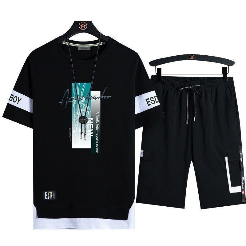 Lässige T-Shirt-Shorts-Kombination