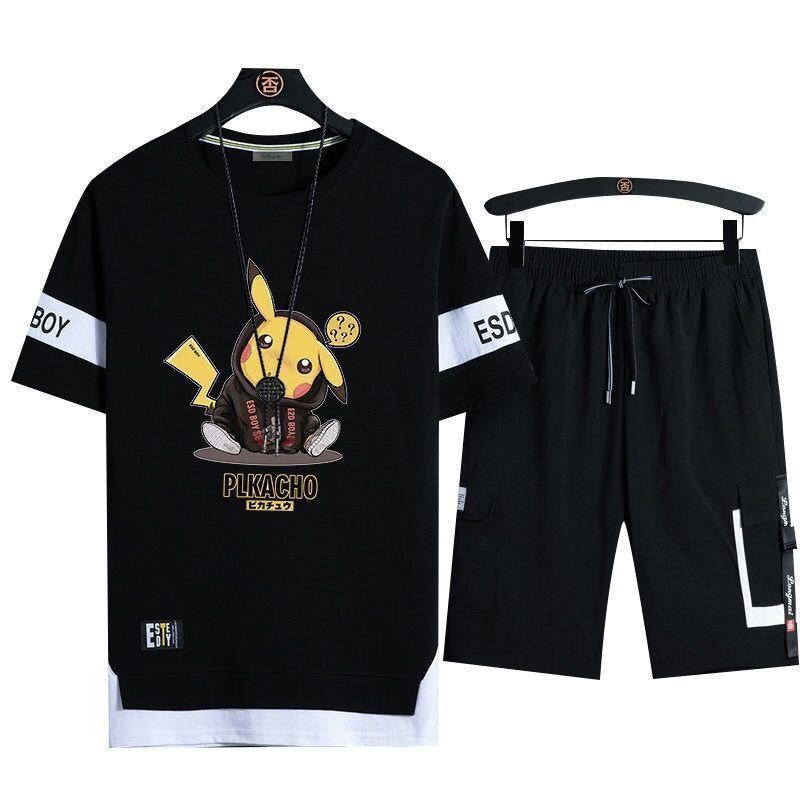 Lässige T-Shirt-Shorts-Kombination