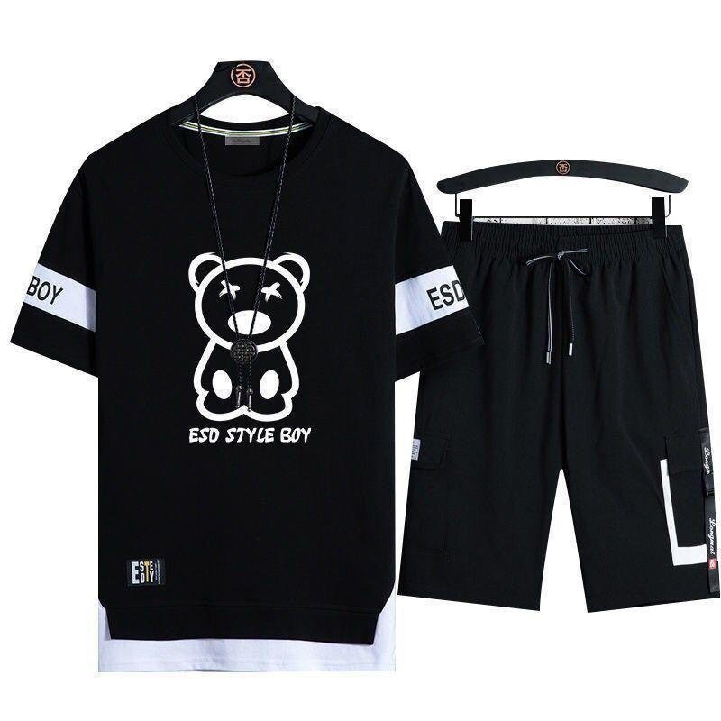 Lässige T-Shirt-Shorts-Kombination