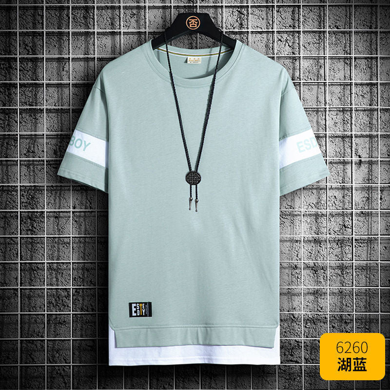 Lässige T-Shirt-Shorts-Kombination
