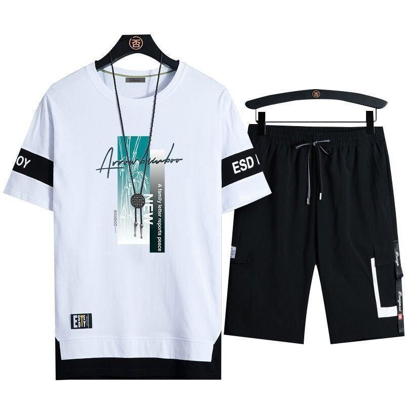 Lässige T-Shirt-Shorts-Kombination