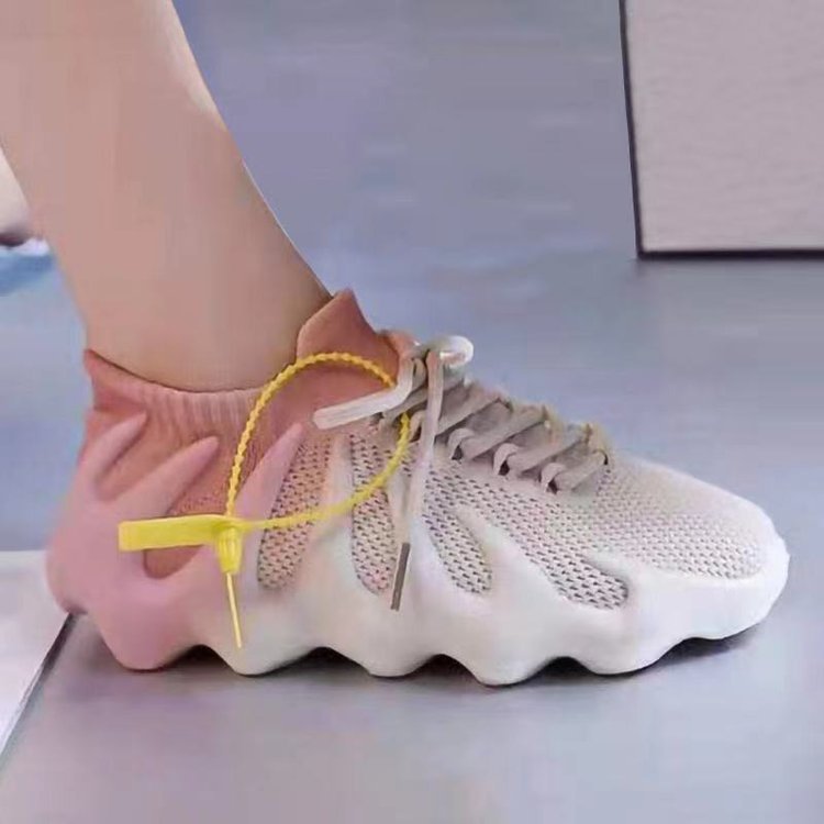 Atmungsaktive Sneakers mit runder Zehenpartie und Schnürung