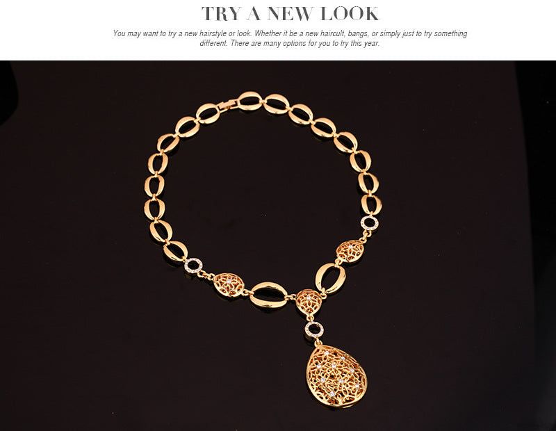 Conjunto de joyería de cuatro piezas: collar, pendientes, pulsera, anillo