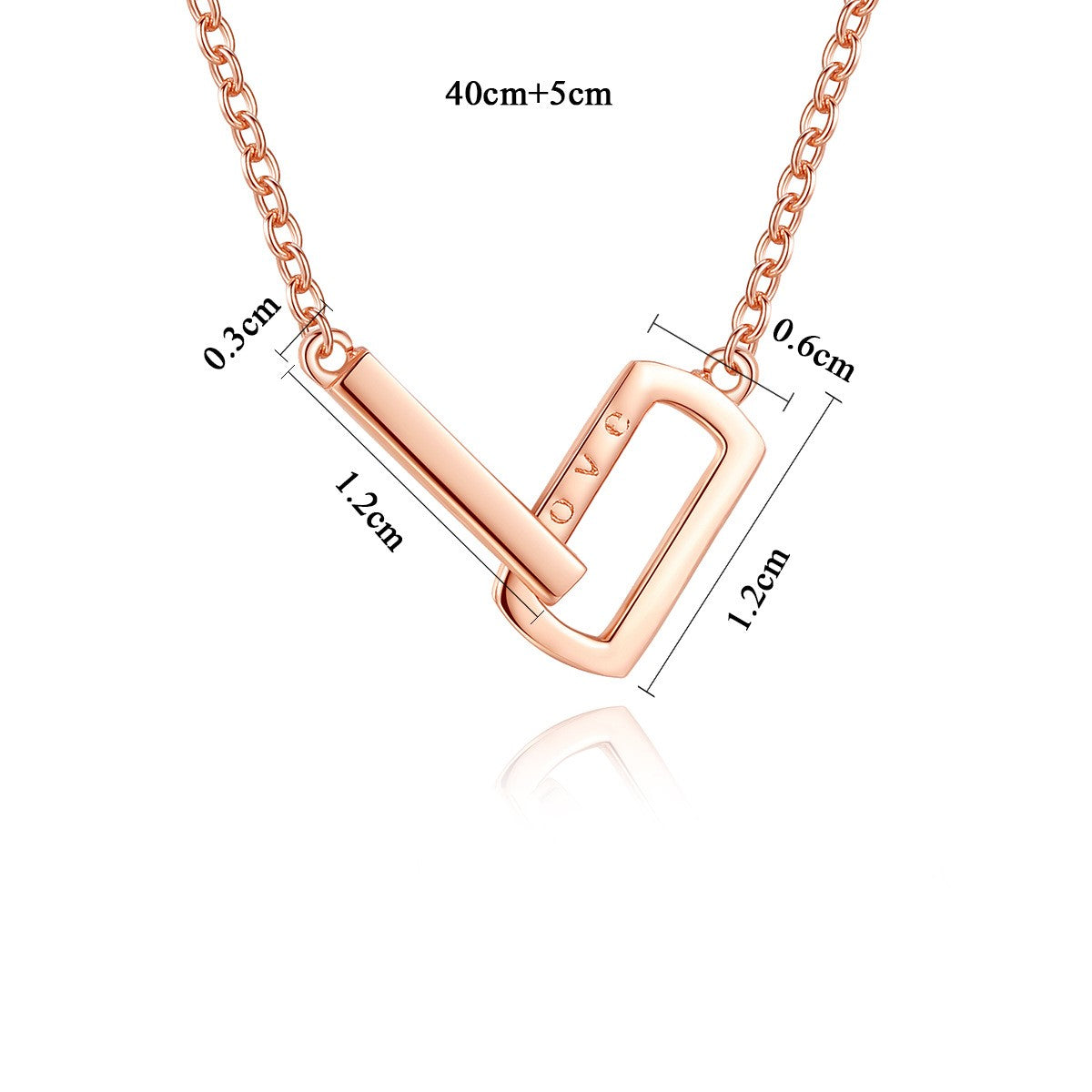 Cadena de clavícula sencilla en oro rosa con letra LOVE