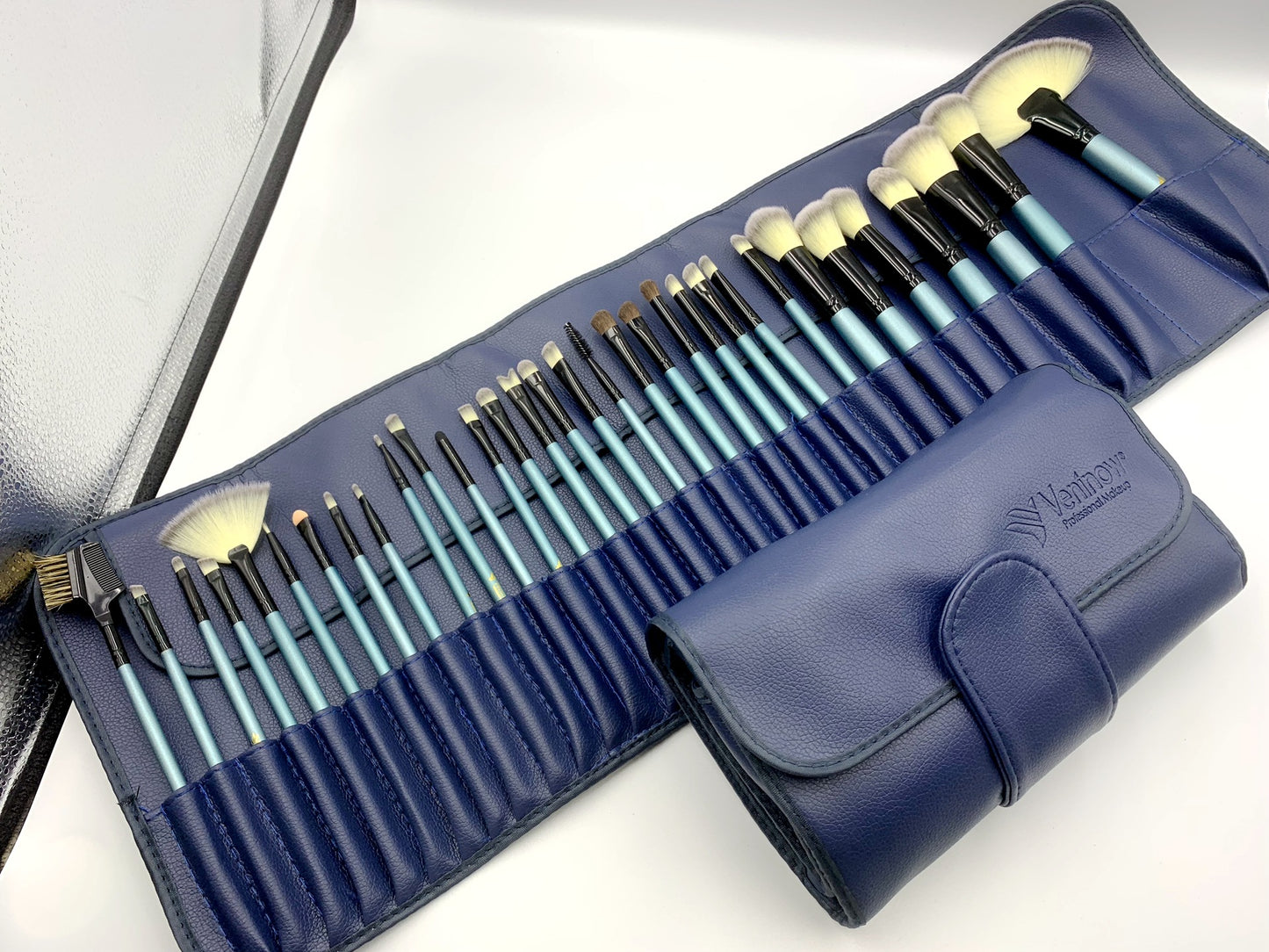 32 pinceles de maquillaje azules