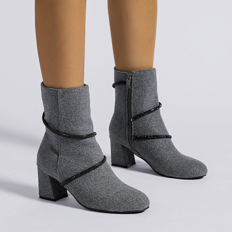 Klobige Stiefel mit mittelhohem Absatz und Strass-Kettendesign für Damen