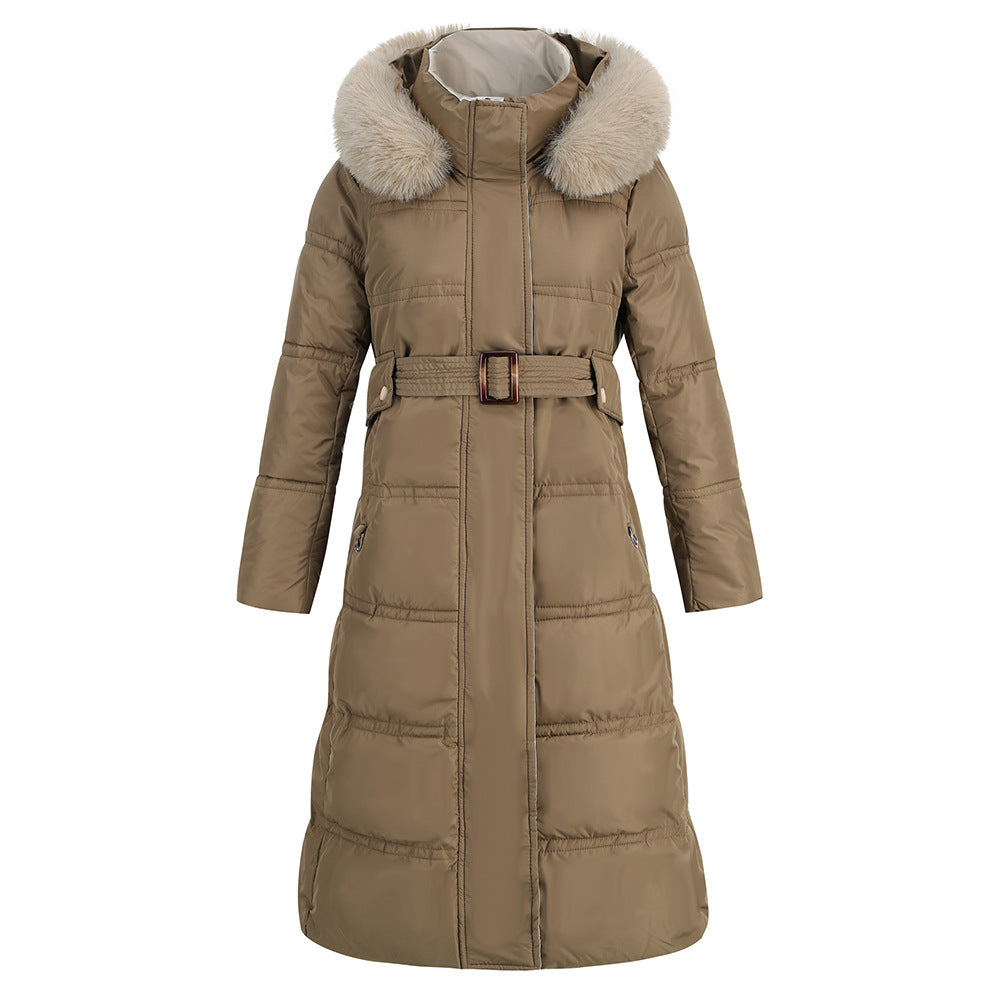 Damenjacke mit kontrastierendem Pelzkragen und schmaler Daunenfüllung