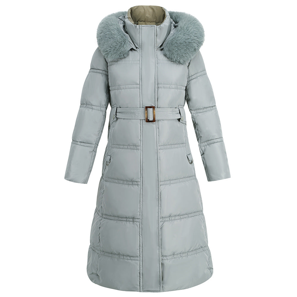 Damenjacke mit kontrastierendem Pelzkragen und schmaler Daunenfüllung