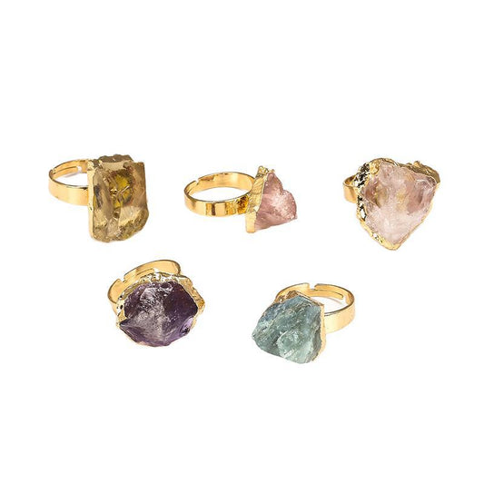 Anillo de piedra áspera con baño de cristal natural