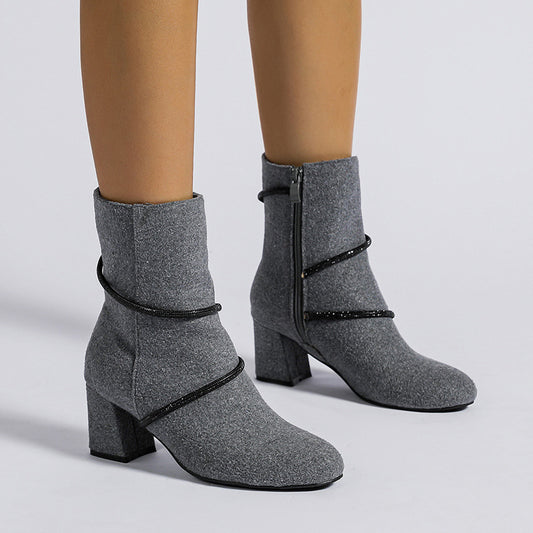 Klobige Stiefel mit mittelhohem Absatz und Strass-Kettendesign für Damen