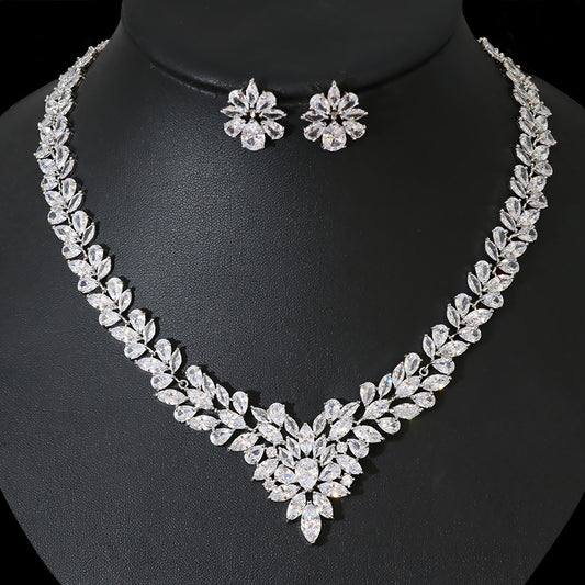 La versión coreana del traje de novia con joyas es popular